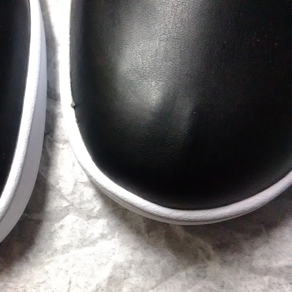 Emerica men size 7 - new with defect - Picture 6 of 7